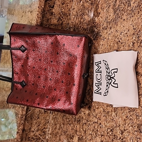 MCM Metallic Scooter Red Medium Kira NS Shopper Tote - Picture 13 of 16